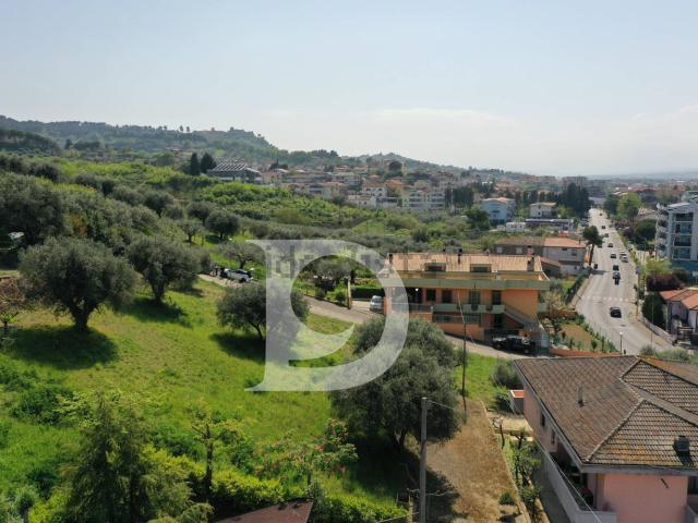 Terreno in vendita di 574 m² in Via Giovanni Chiarini