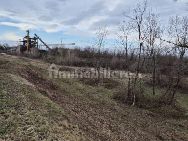Terreno in vendita di 5780 m² in Via Alcide De Gasperi