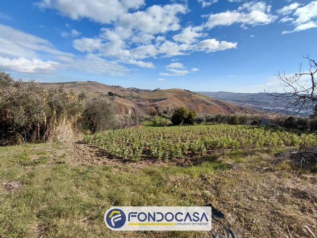 Terreno in vendita di 570 m² in Via Emidio Luzi