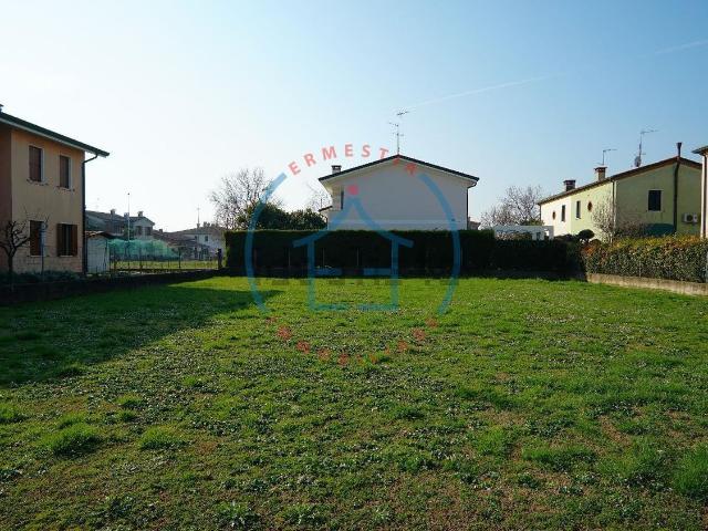 Terreno in vendita di 589 m² in Via Perarolo