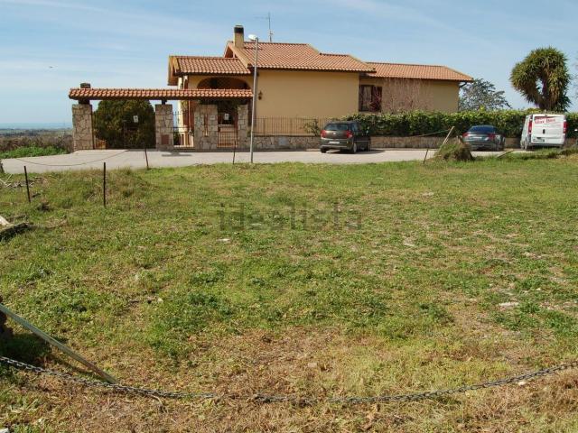 Terreno in vendita di 598 m² in Via Fontana delle Rose, 10