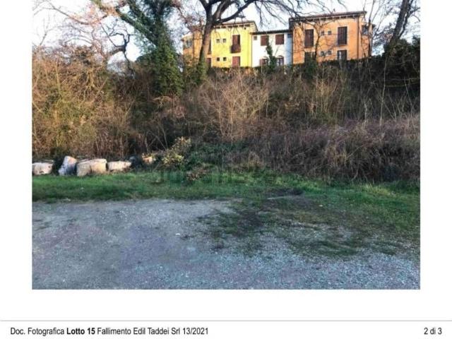 Terreno in vendita di 607 m² in Via Monte Cervino