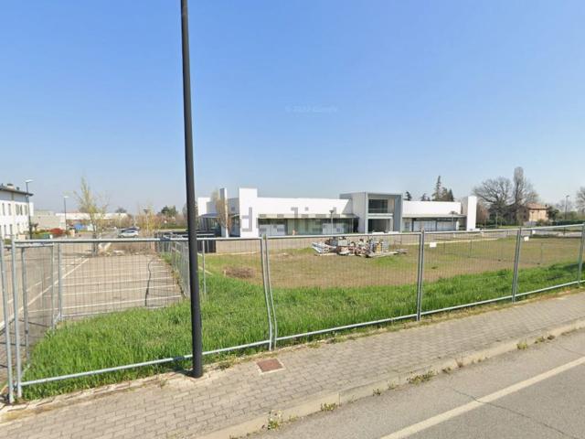 Terreno in vendita di 600 m² in Via Matilde di Canossa