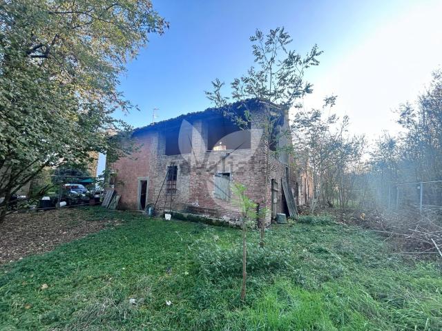 Terreno in vendita di 600 m² in Via Negrisole, 5