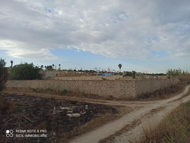 Terreno in vendita di 600 m² in Via Scarpitta
