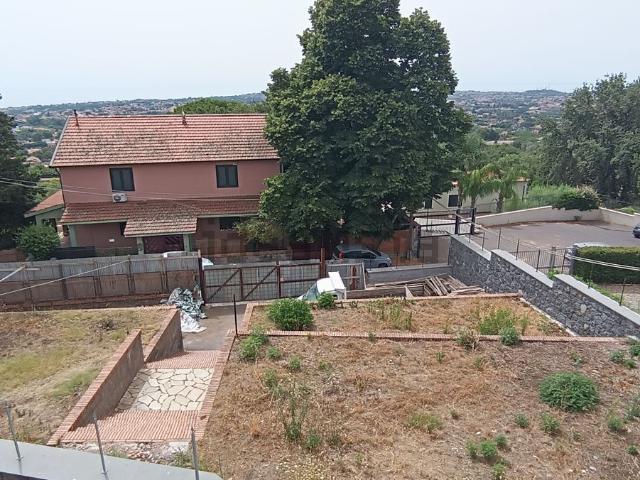 Terreno in vendita di 600 m² in Via Viscalori