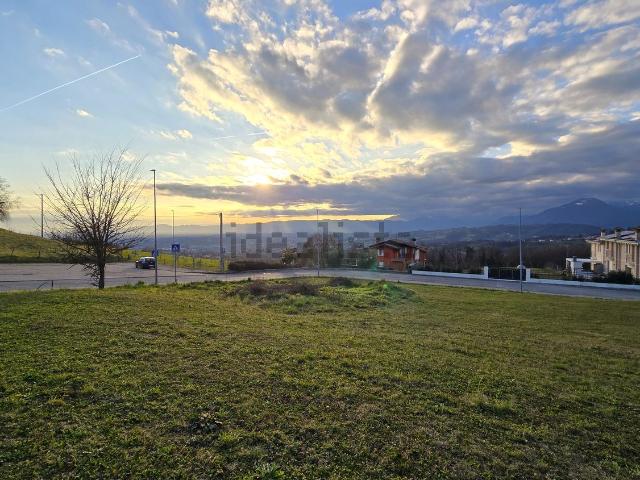 Terreno in vendita di 625 m² in Via Montegoggio