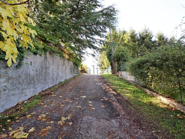 Terreno in vendita di 657 m² in Via Miramonti, 1
