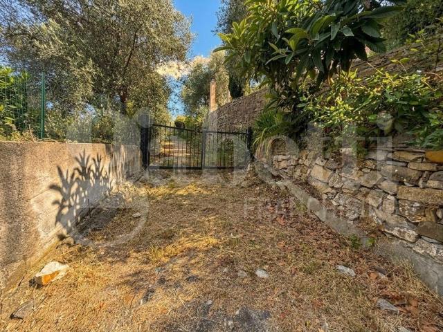 Terreno in vendita di 650 m² in Borgo d&apos Oneglia