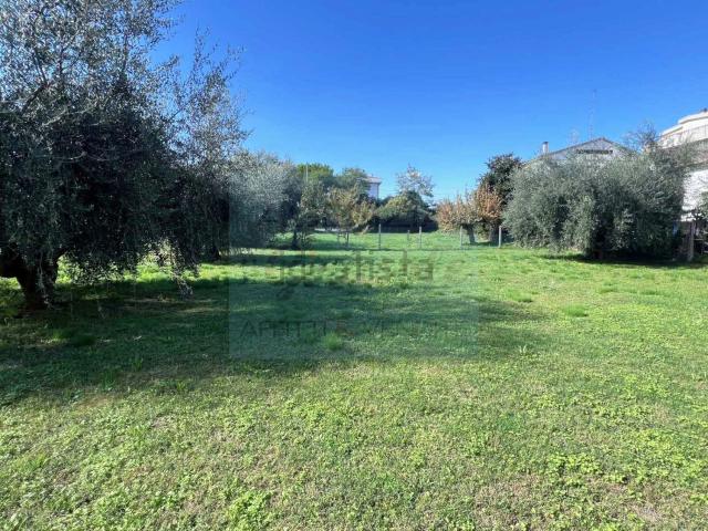Terreno in vendita di 675 m² in Via Roma