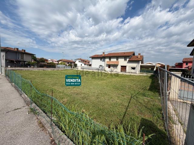 Terreno in vendita di 675 m² in Via Signoria