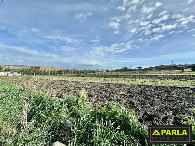 Terreno in vendita di 6700 m² in Contrada calici