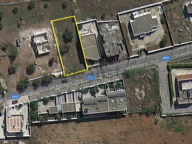 Terreno in vendita di 670 m² in Via per Oria