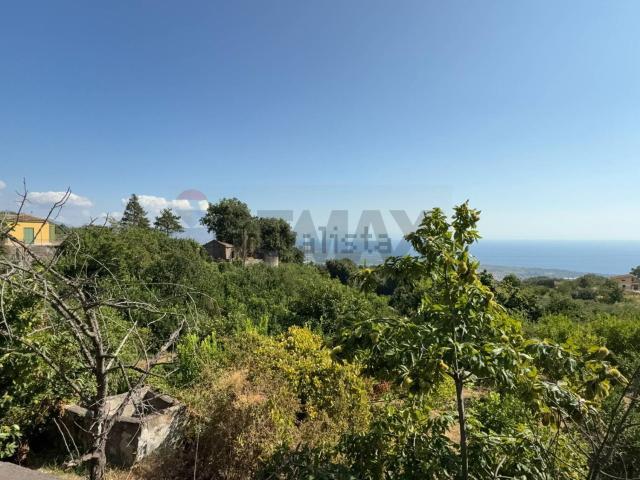 Terreno in vendita di 6851 m² in Via Cisternazza, 11