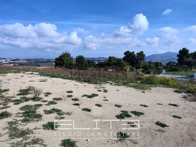 Terreno in vendita di 696 m²