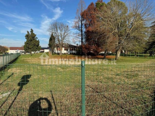 Terreno in vendita di 692 m² in Piazza Giuseppe Garibaldi