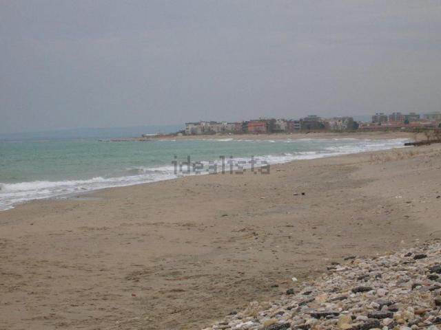 Terreno in vendita di 6930 m² in Via delle Gardenie