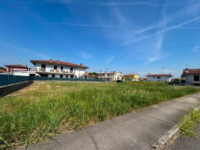 Terreno in vendita di 708 m² in Via Gioacchino Rossini, 12