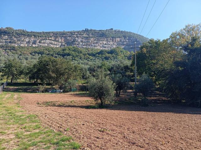 Terreno in vendita di 7000 m² in Via della Grotta Giusti