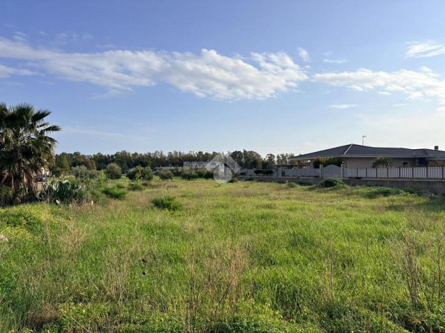 Terreno in vendita di 700 m² in Via Magna Grecia