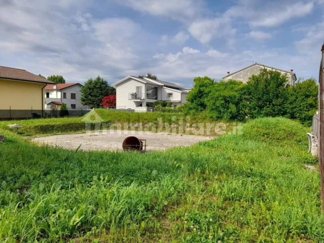 Terreno in vendita di 700 m² in Via Padova