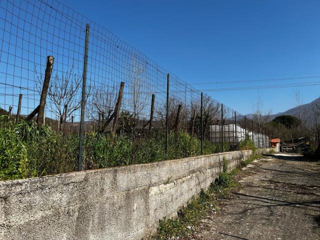 Terreno in vendita di 700 m² in Via Roma