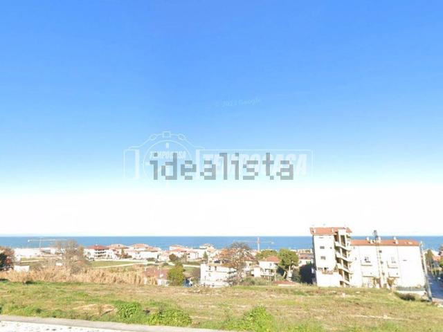 Terreno in vendita di 703 m² in Via Francesco Carnelutti, 8