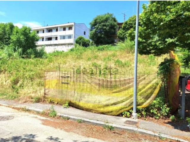 Terreno in vendita di 727 m² in Via Emilio Alessandrini
