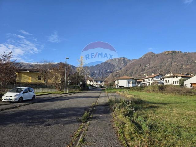 Terreno in vendita di 728 m² in Via Moirans En Montaigne