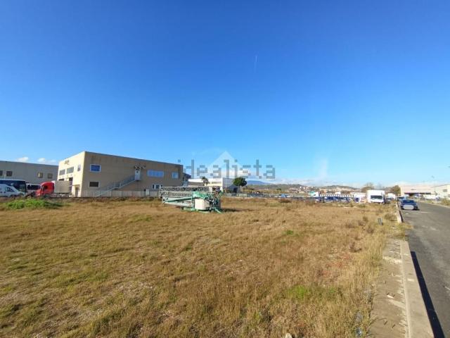 Terreno in vendita di 7300 m² in Contrada Pere Rosse, 23
