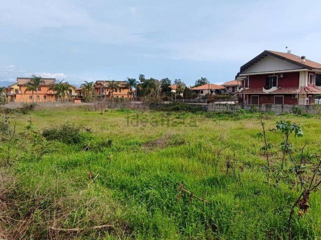 Terreno in vendita di 730 m² in Via Dott. Giuseppe La Spina