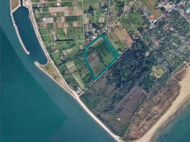 Terreno in vendita di 73180 m² in Via Monte Grappa, 311