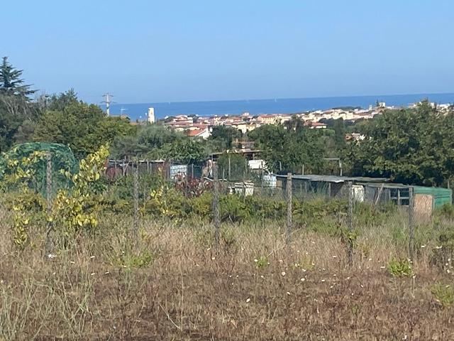 Terreno in vendita di 7400 m² in Via del pino