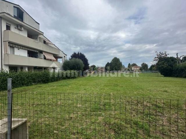 Terreno in vendita di 759 m² in Via Cervese