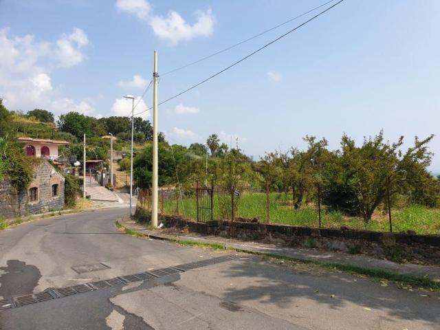 Terreno in vendita di 750 m² in Via Cutrazzo