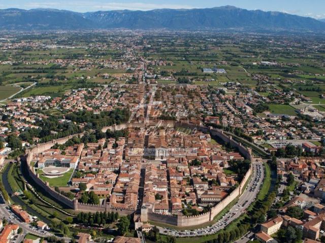 Terreno in vendita di 774 m² in Via Paradiso
