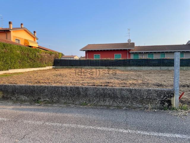 Terreno in vendita di 775 m² in Via Campagna