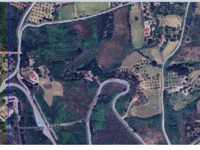 Terreno in vendita di 77600 m² in Strada Provinciale 33