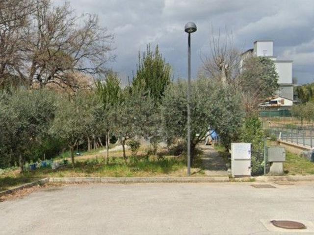 Terreno in vendita di 778 m² in Via Osteria del Chienti, 9