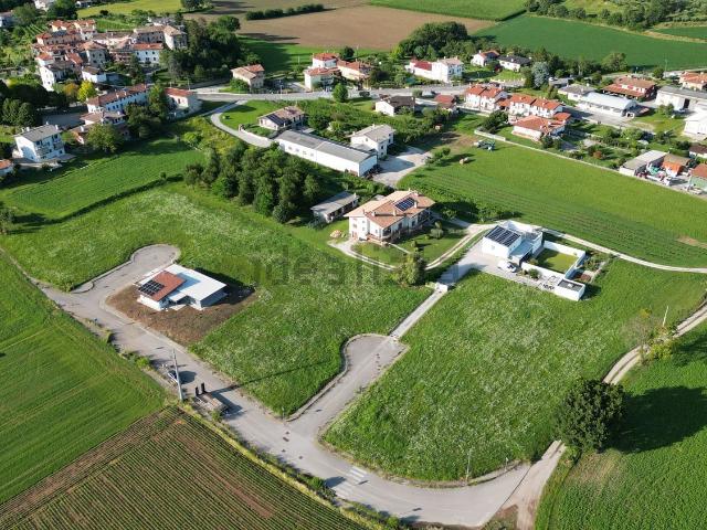 Terreno in vendita di 778 m² in Via De Capelute, 52
