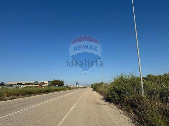 Terreno in vendita di 7848 m² in Via delle Industrie, 10