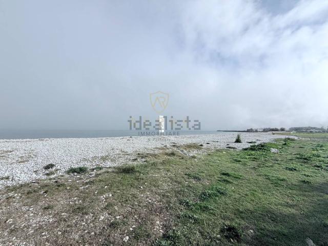 Terreno in vendita di 791 m² in Via Lungomare