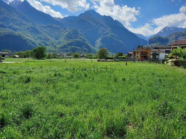 Terreno in vendita di 806 m² in Via Rossignod