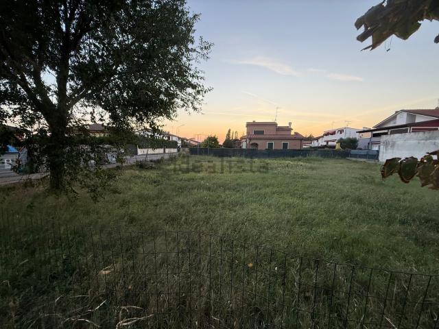 Terreno in vendita di 809 m² in Via Roberto Ridolfi