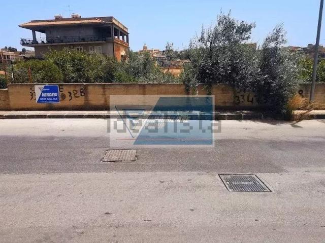 Terreno in vendita di 800 m² in Via Carlo Carrà