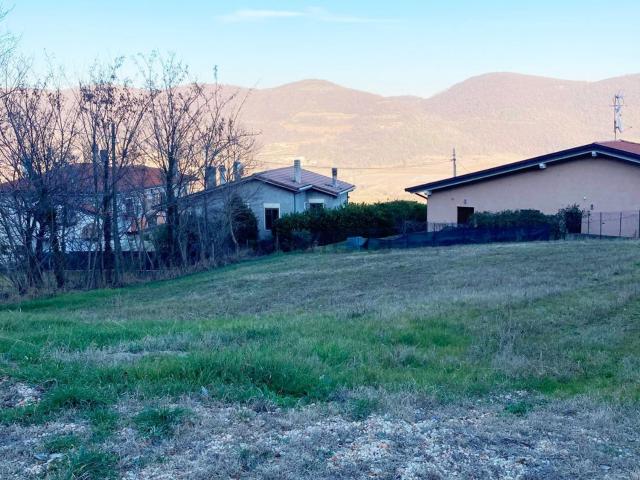 Terreno in vendita di 800 m² in Via Chiesa, 11