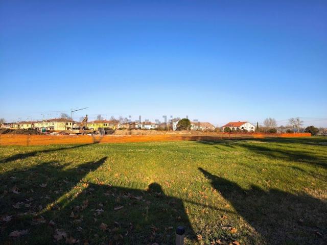 Terreno in vendita di 800 m² in Via Comacchio, 1327