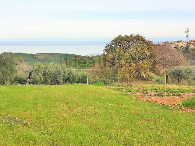 Terreno in vendita di 800 m² in Via Gran Sasso, 96