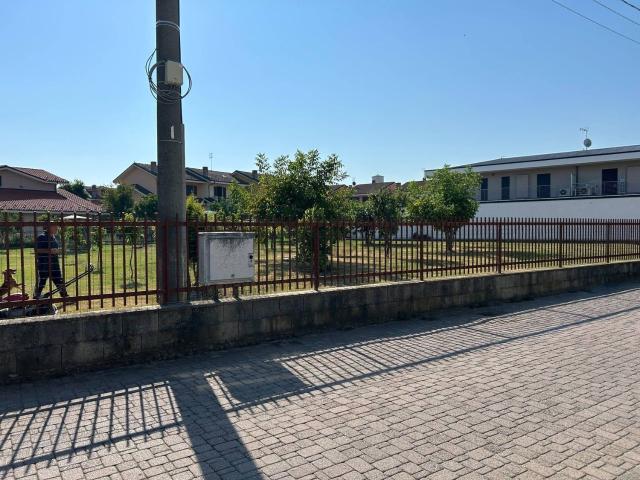 Terreno in vendita di 800 m² in Via Trieste, 26