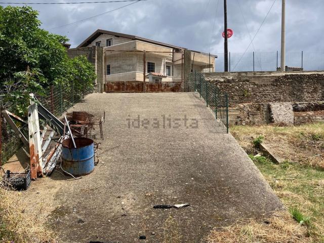 Terreno in vendita di 820 m² in Via Torrente Medina